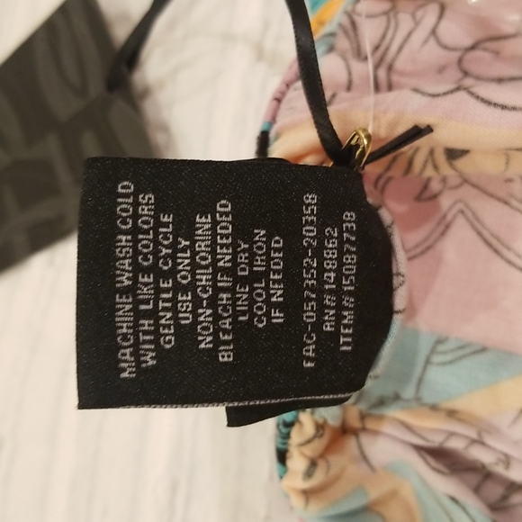 Torrid Mickey And Friends Retro Off Shoulder Short Sleeve Shirt Top, size 3 - Picture 11 of 13